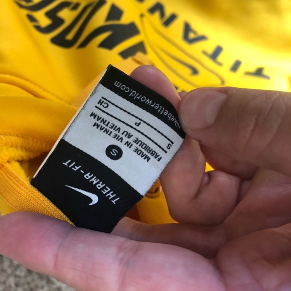 UW Oshkosh Sweatshirt - Picture 3 of 5